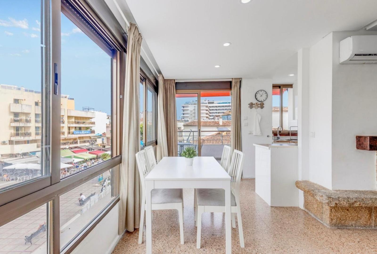 Nogalera Rainbow 2-Bedroom Apartment, Pool And Parking By Namaste Elite Torremolinos Kültér fotó