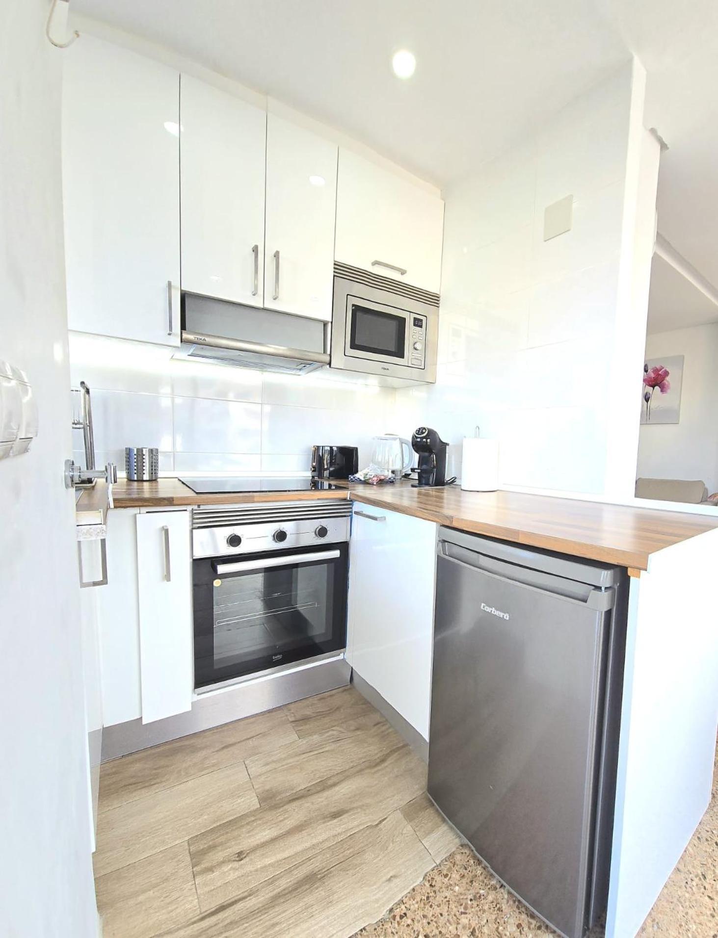 Nogalera Rainbow 2-Bedroom Apartment, Pool And Parking By Namaste Elite Torremolinos Kültér fotó