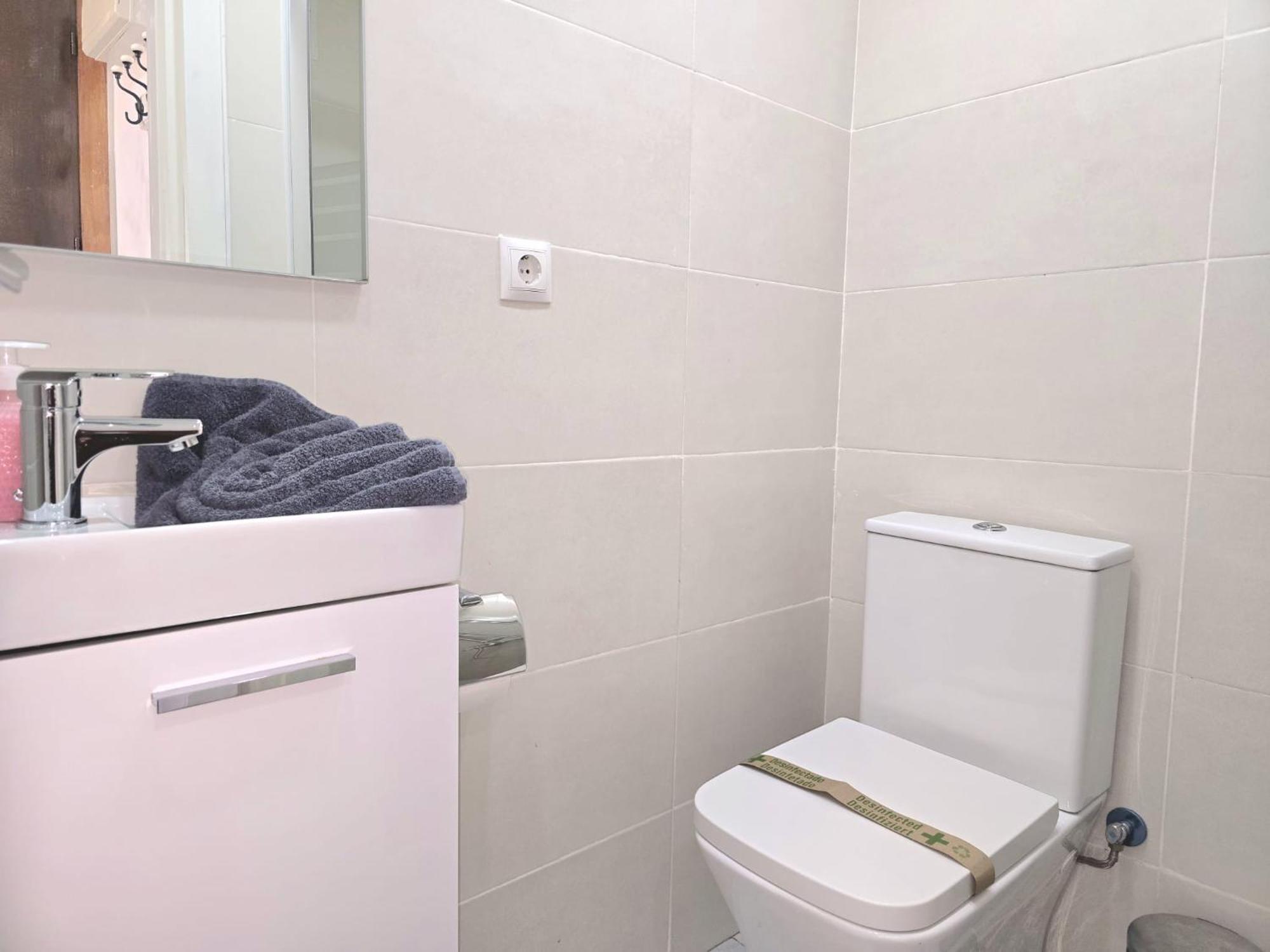 Nogalera Rainbow 2-Bedroom Apartment, Pool And Parking By Namaste Elite Torremolinos Kültér fotó